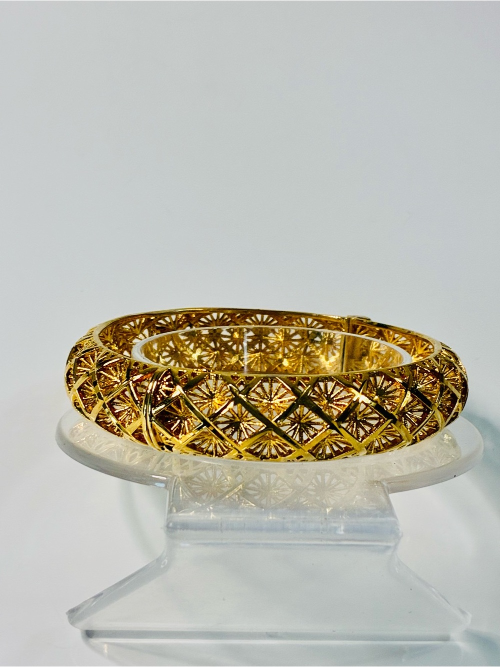 Stackable Gold Filigree Openwork Bangle Bracelet - Elegant Women's Jewelry - Picture 4 of 14